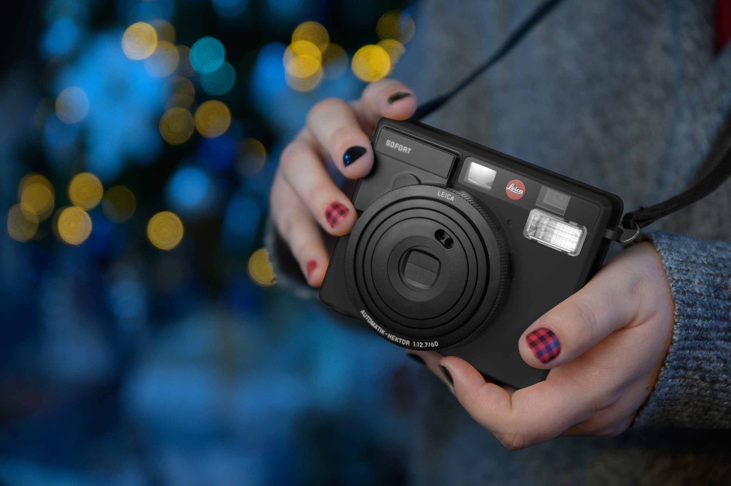 Leica-Sofort-Black-Camera_01-scaled.jpg