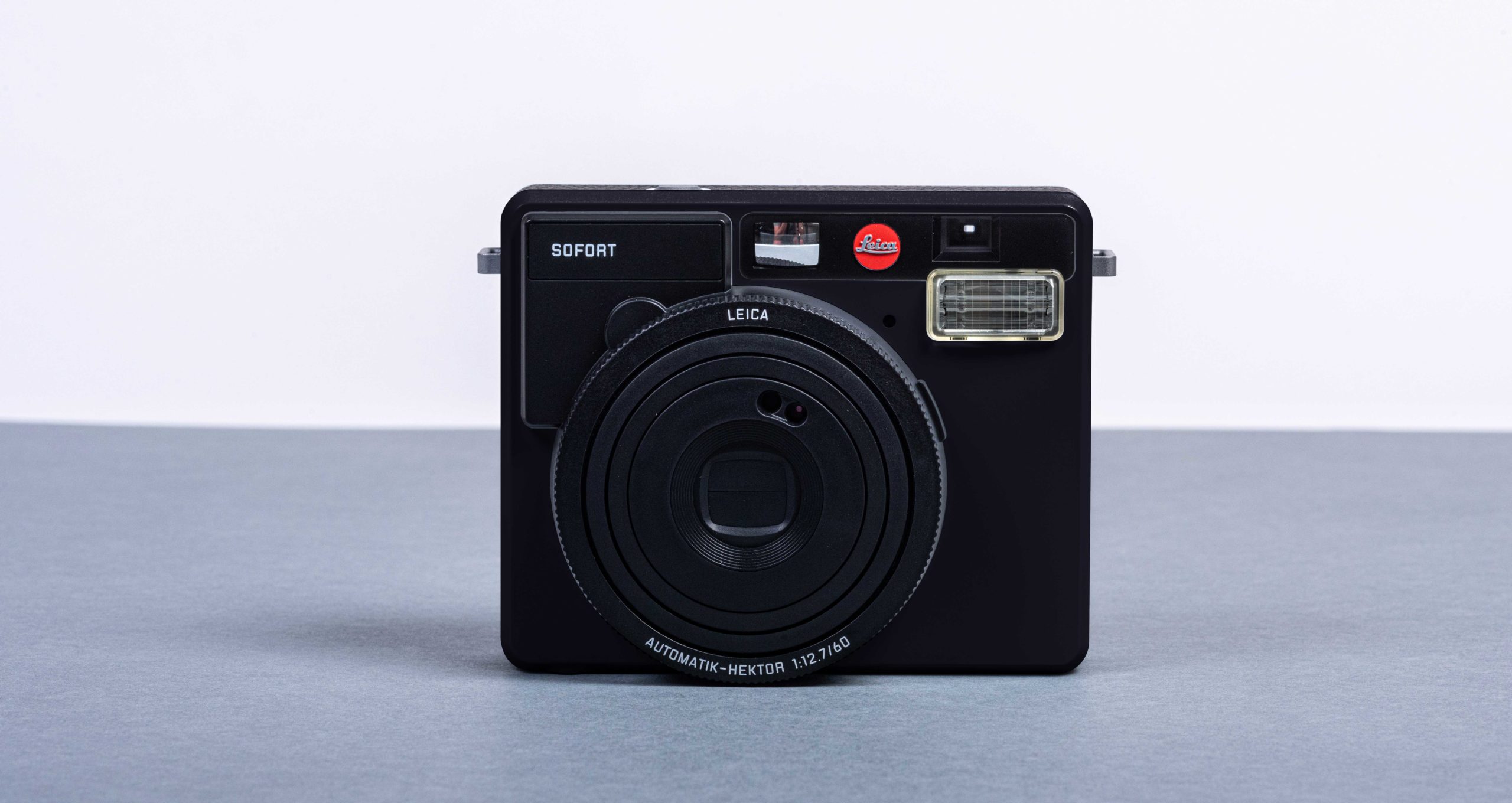 Leica-Sofort-Black-Camera_02-scaled.jpg